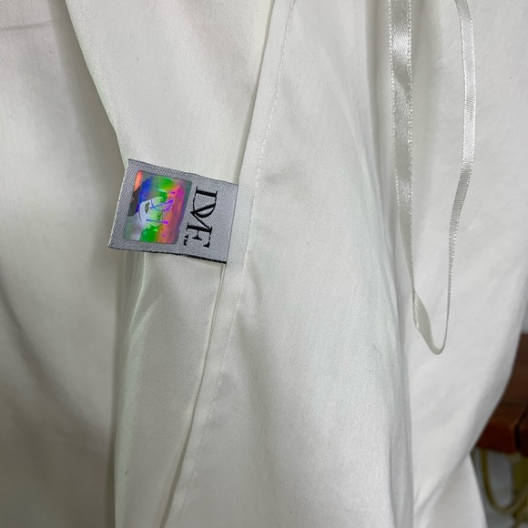 Diane Von Furstenburg white wrap top CUTE! Sz 4 - Picture 8 of 8